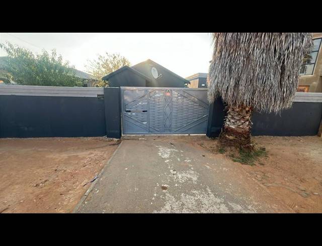 2 BEDROOM HOUSE FOR SALE IN BRAM FISCHERVILLE
